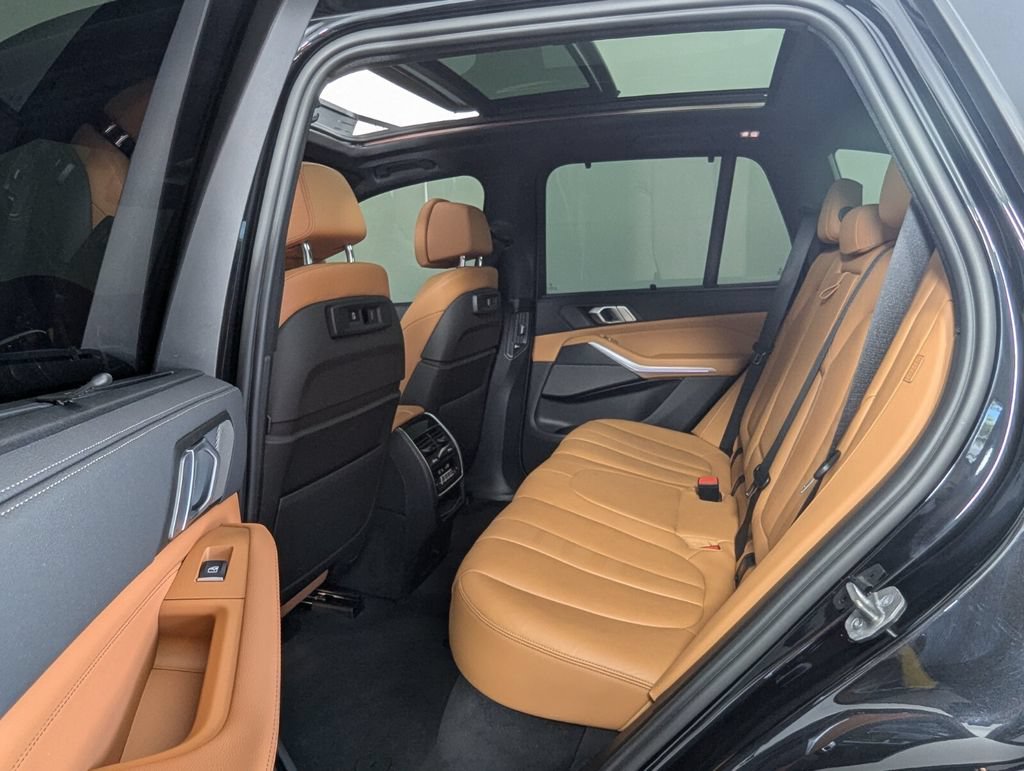 Used 2022 BMW X5 M50i w/ Parking Assistance Package AWD/4WD image 26