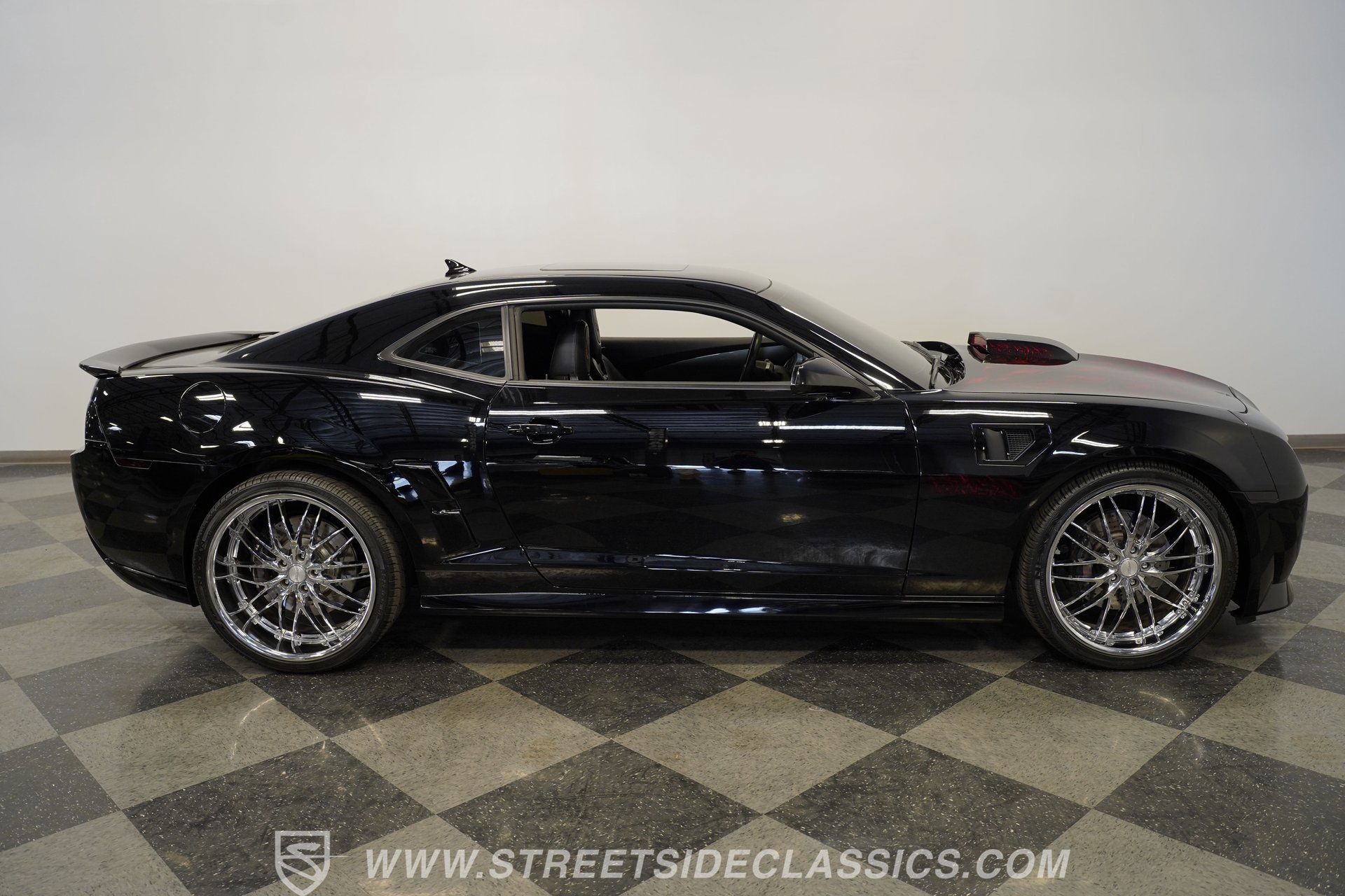 Used 2010 Chevrolet Camaro SS w/ RS Package RWD image 15