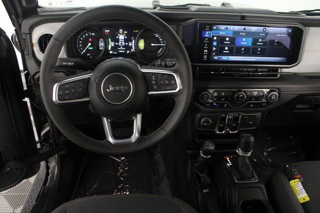 Used 2025 Jeep Wrangler Unlimited Sahara image 10