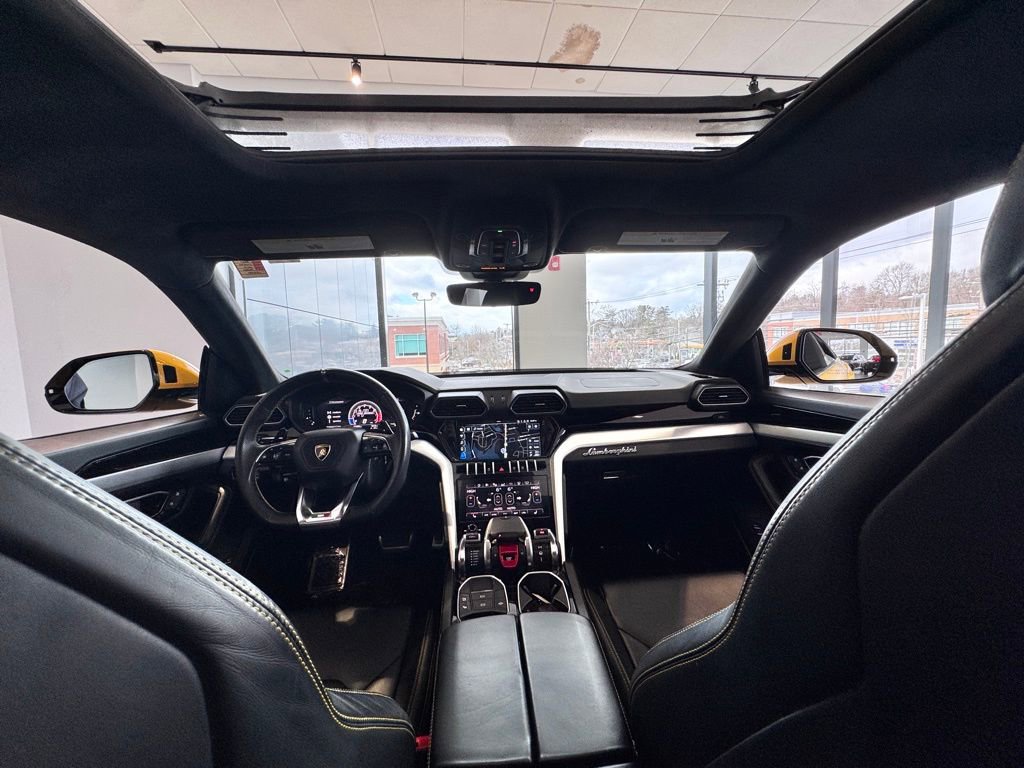 Used 2021 Lamborghini Urus image 31