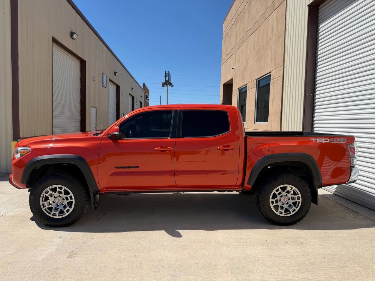 Used 2018 Toyota Tacoma TRD Off-Road image 6