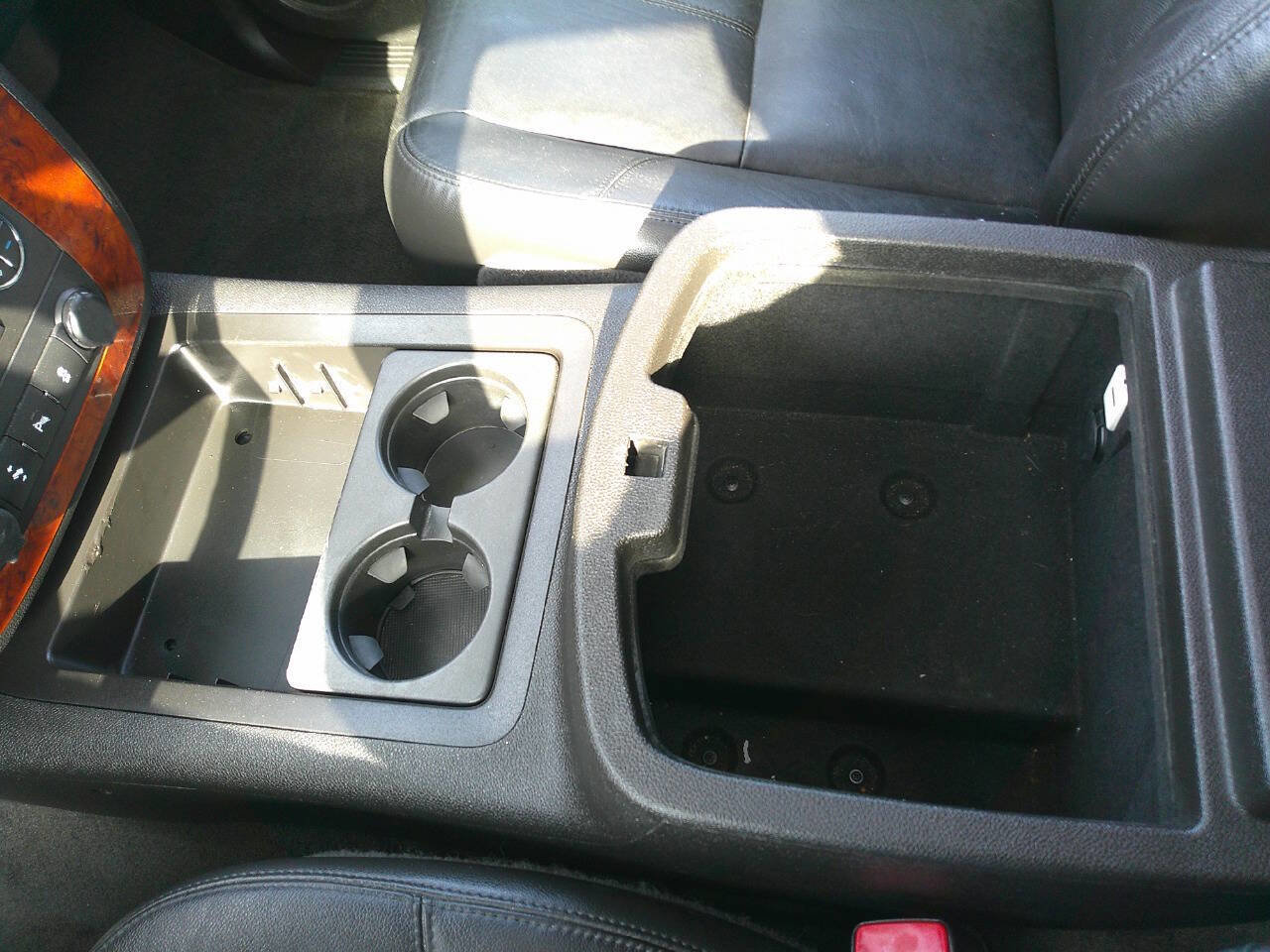 Used 2013 Chevrolet Suburban LT image 26