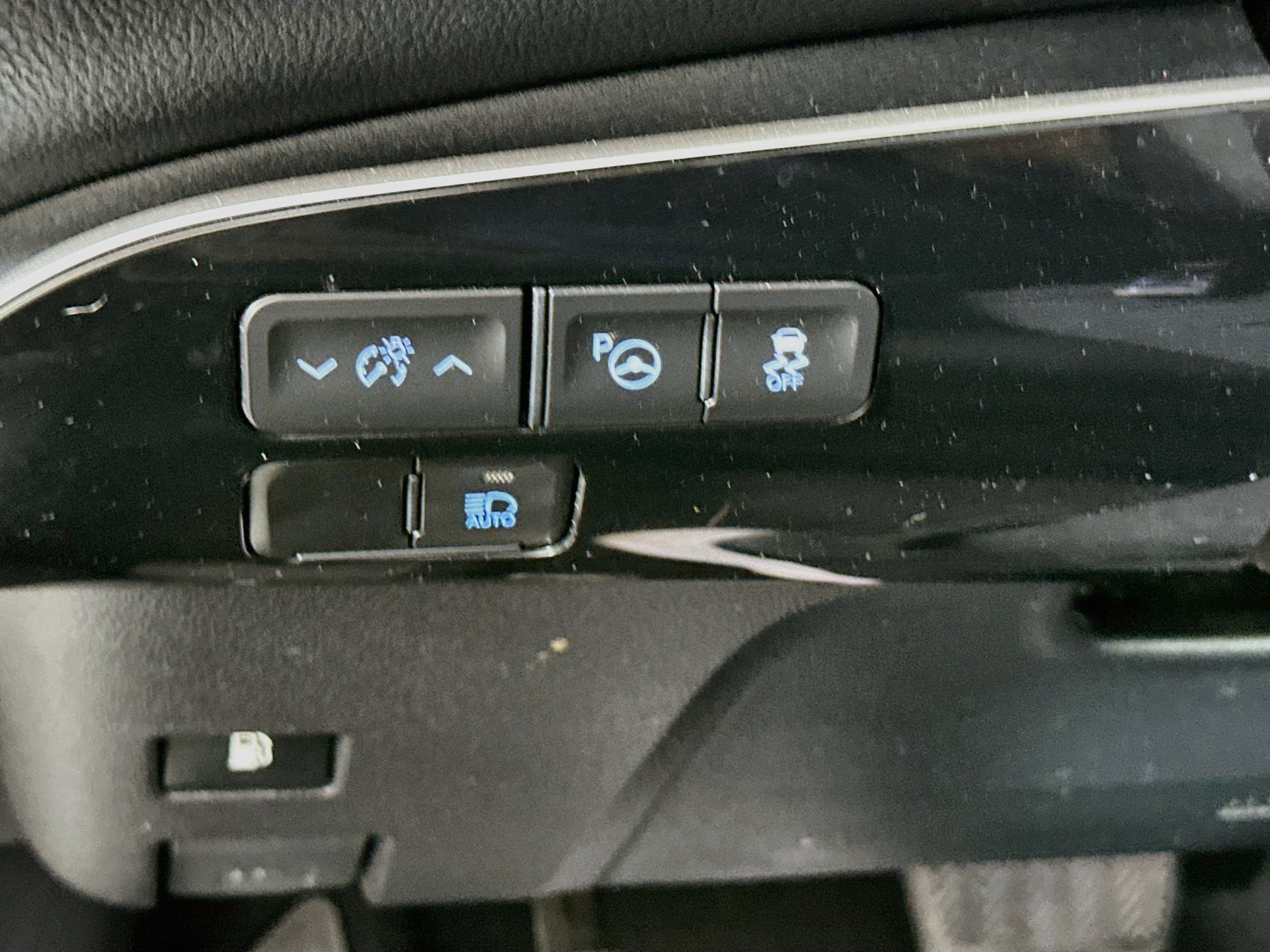 Used 2020 Toyota Prius XLE w/ Premium Convenience Package FWD image 17