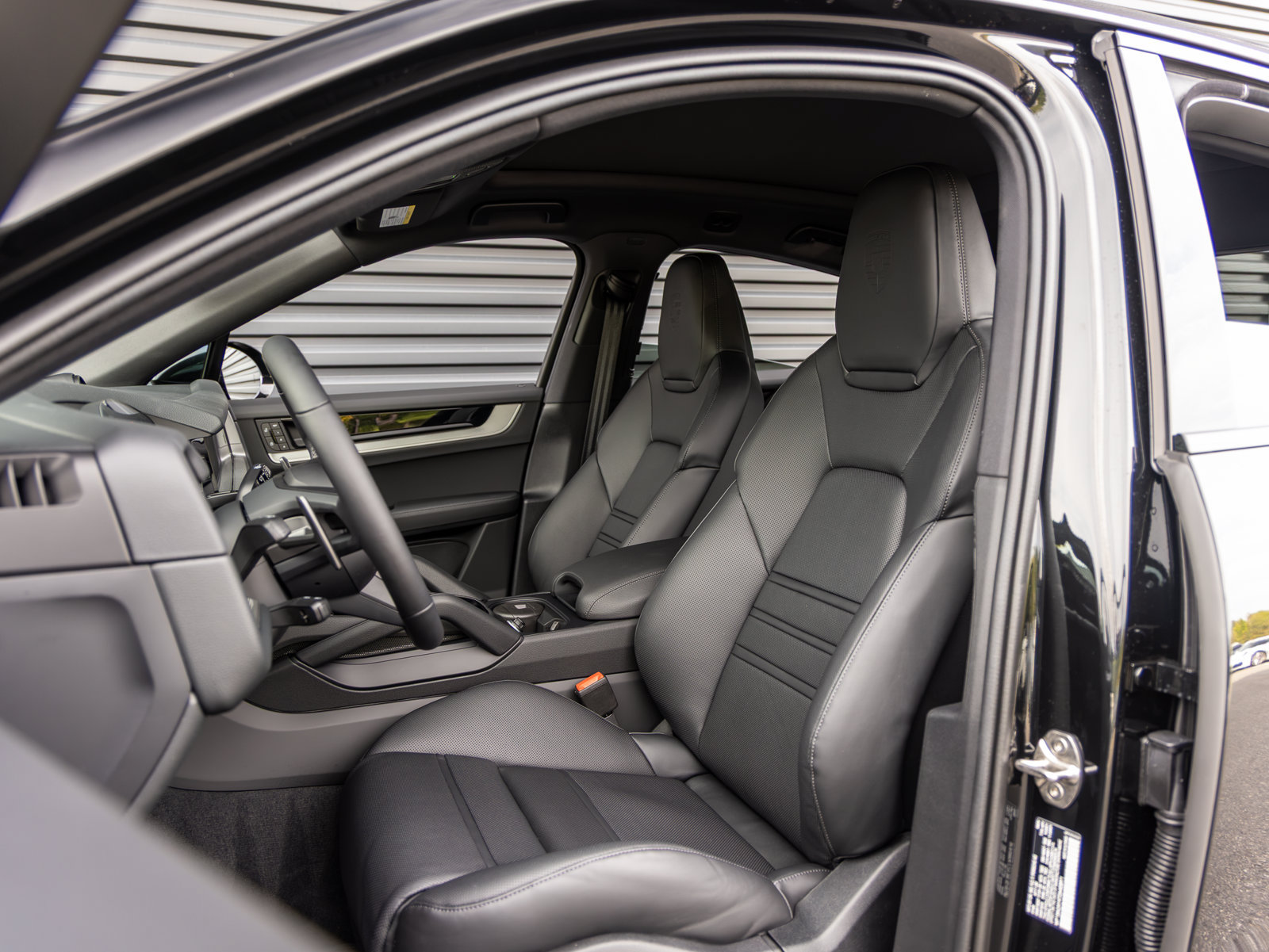 New 2026 Porsche Cayenne Coupe AWD/4WD image 5