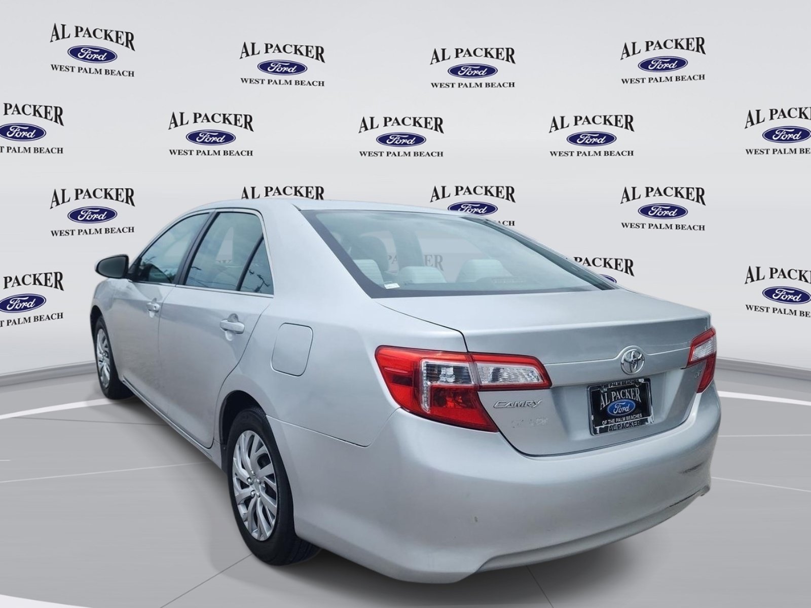 Used 2012 Toyota Camry LE FWD image 3