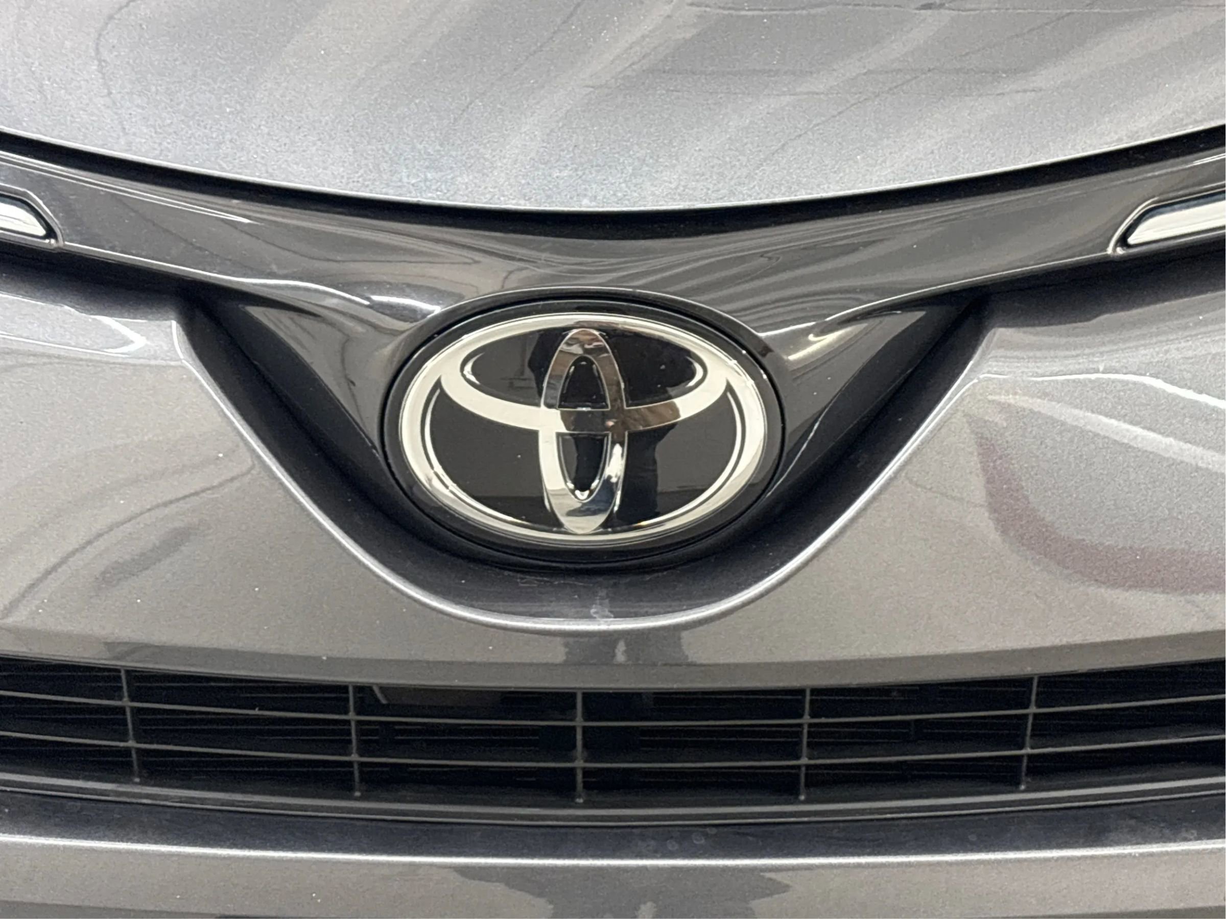 Used 2017 Toyota RAV4 XLE w/ Carpet Mat Package image 35