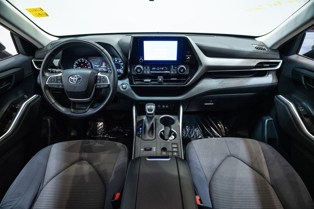 Used 2023 Toyota Highlander LE FWD image 14