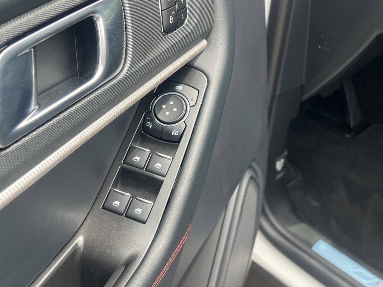 New 2026 Ford Explorer ST-Line w/ ST-Line Street Pack AWD/4WD image 16