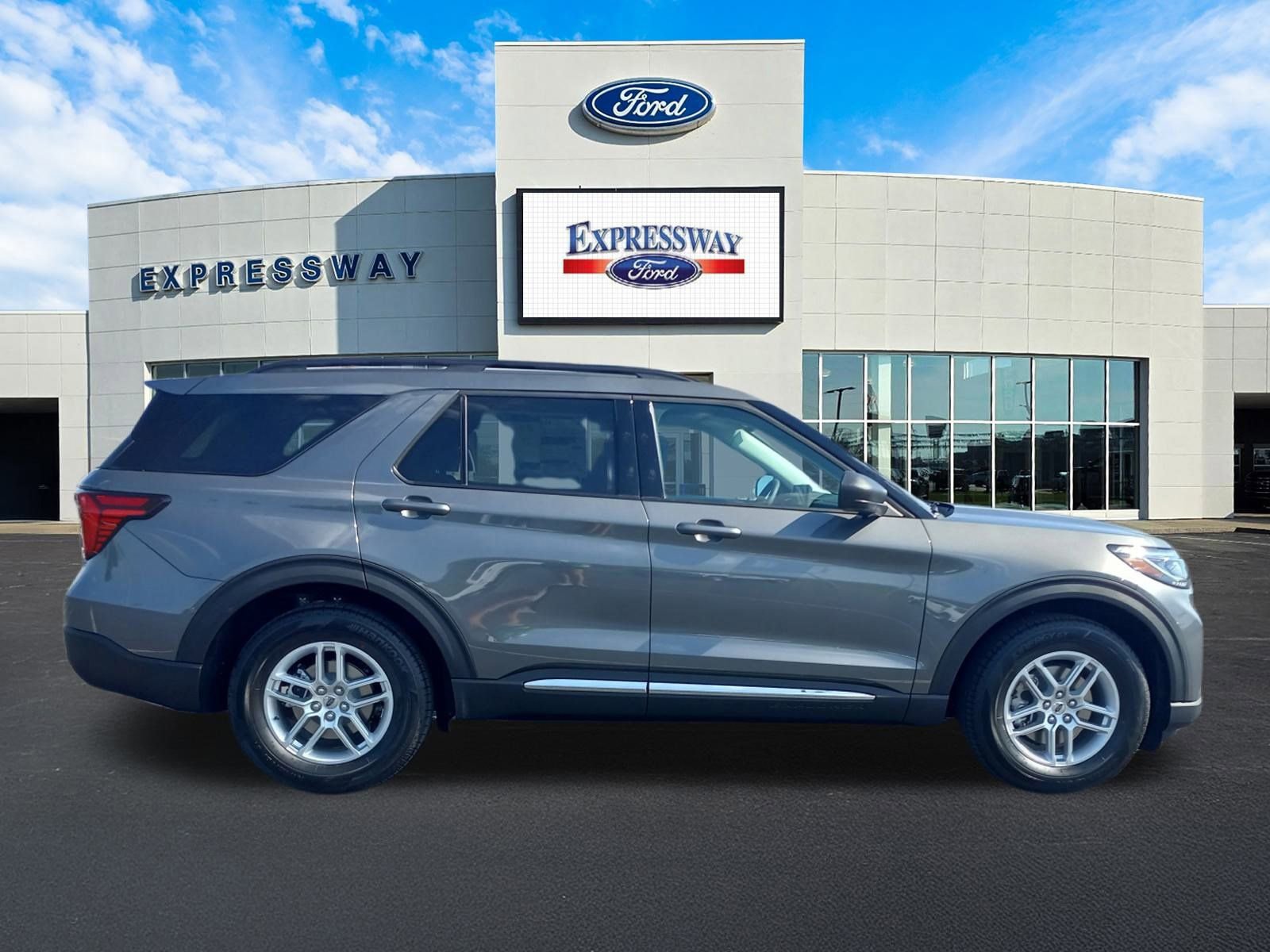 New 2025 Ford Explorer Active image 5