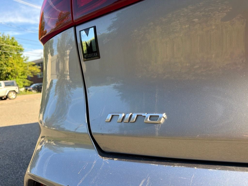 Certified 2022 Kia Niro EX Premium w/ Cold Weather Package FWD image 12