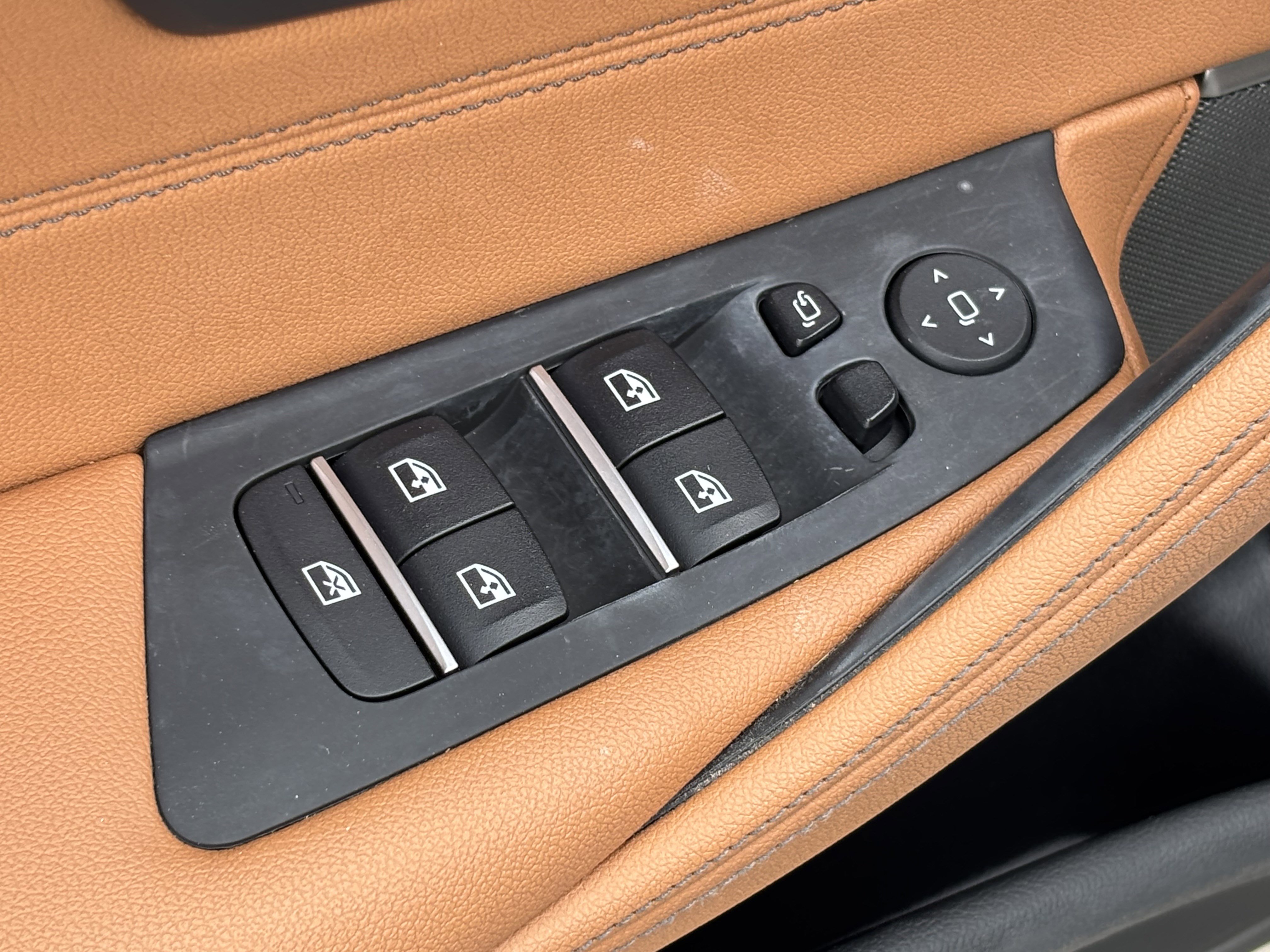 Used 2023 BMW 530e w/ Premium Package image 15