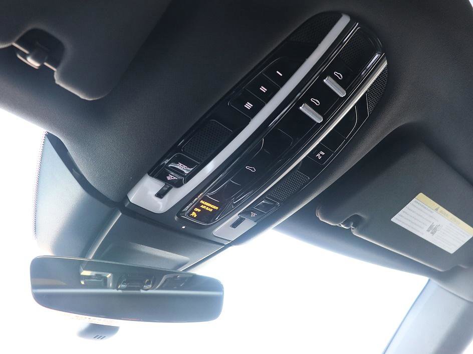 Used 2017 Porsche Panamera 4 image 42