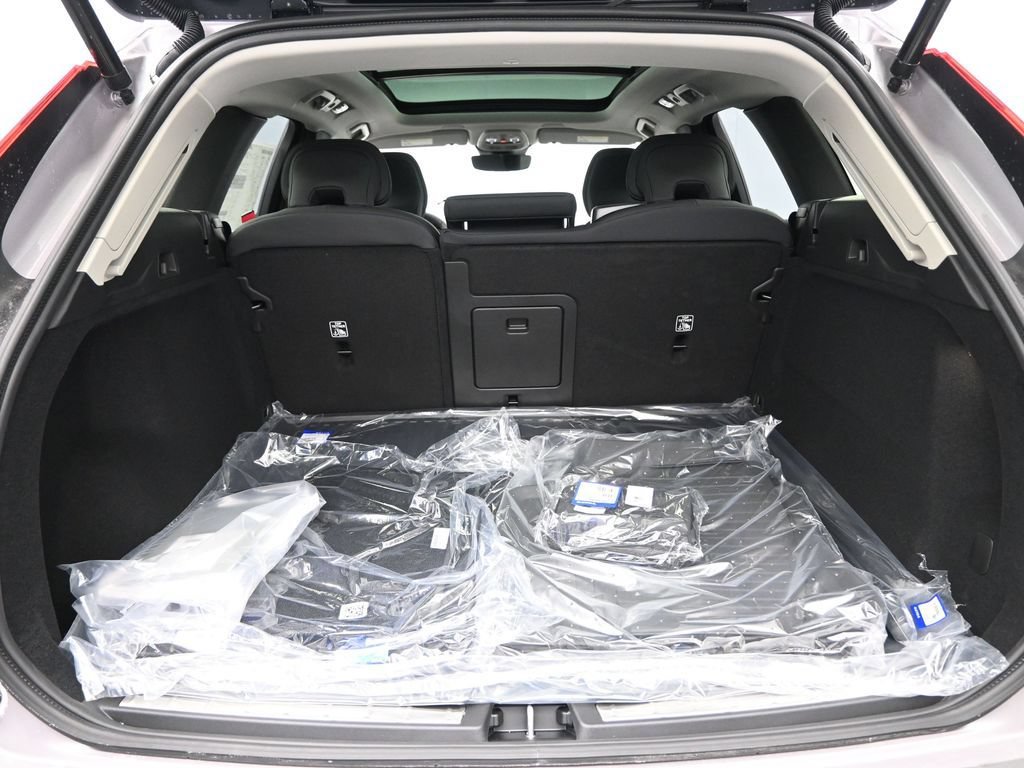 New 2026 Volvo XC60 B5 Plus w/ Protection Package Premier AWD/4WD image 26
