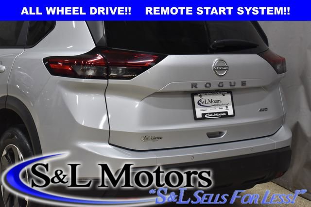 Used 2025 Nissan Rogue SV AWD/4WD image 9