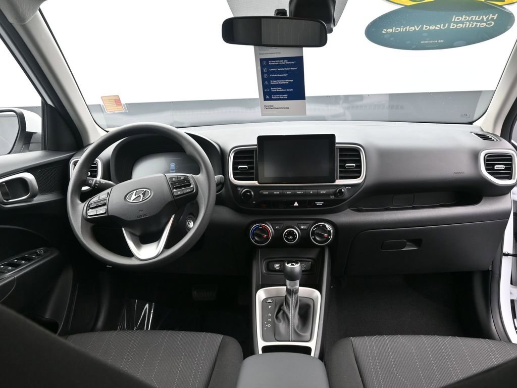 Certified 2025 Hyundai Venue SE image 12