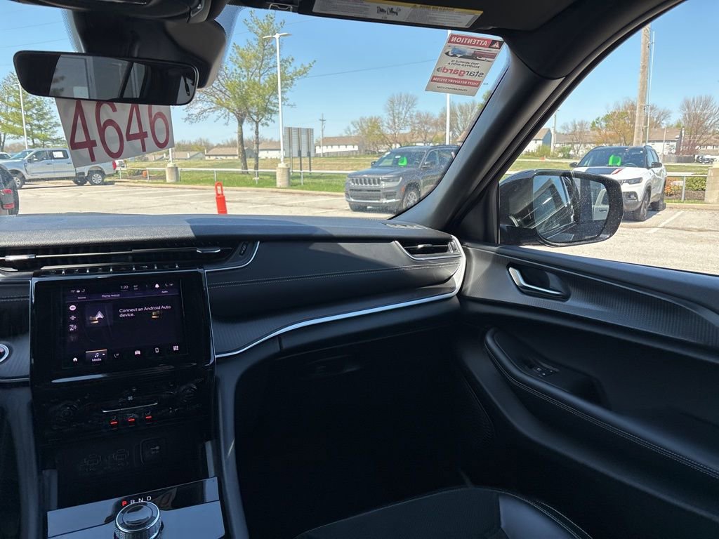 Used 2025 Jeep Grand Cherokee Altitude image 33