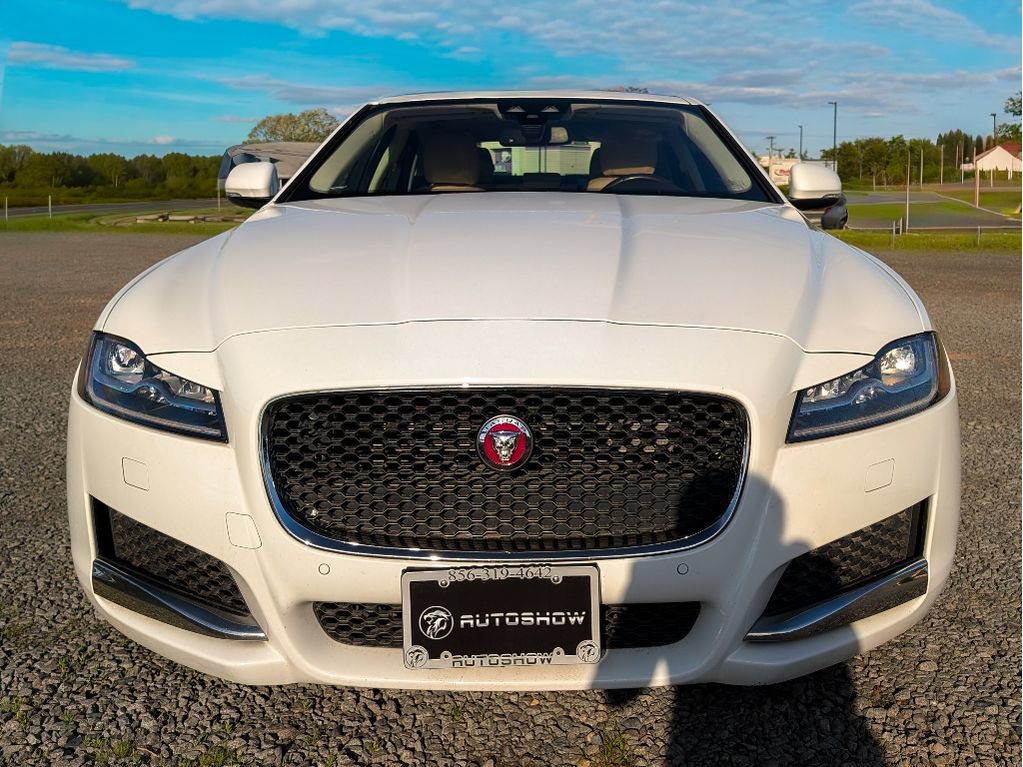 Used 2017 Jaguar XF Premium AWD/4WD image 2