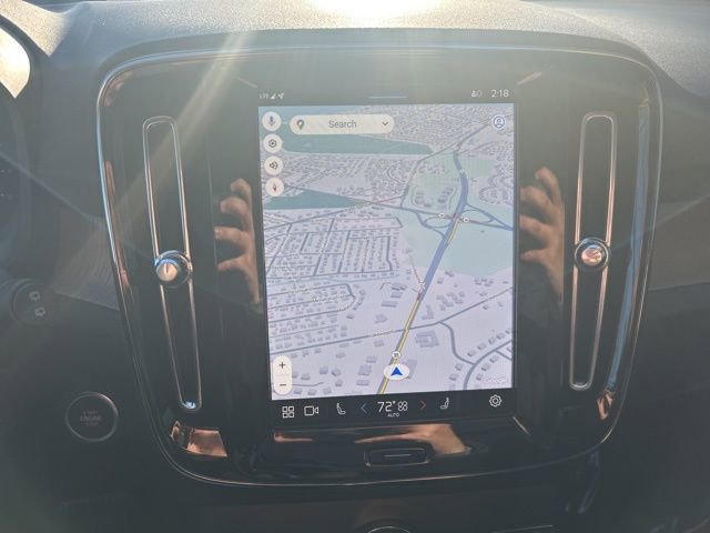 Certified 2025 Volvo XC40 B5 Plus AWD/4WD image 22