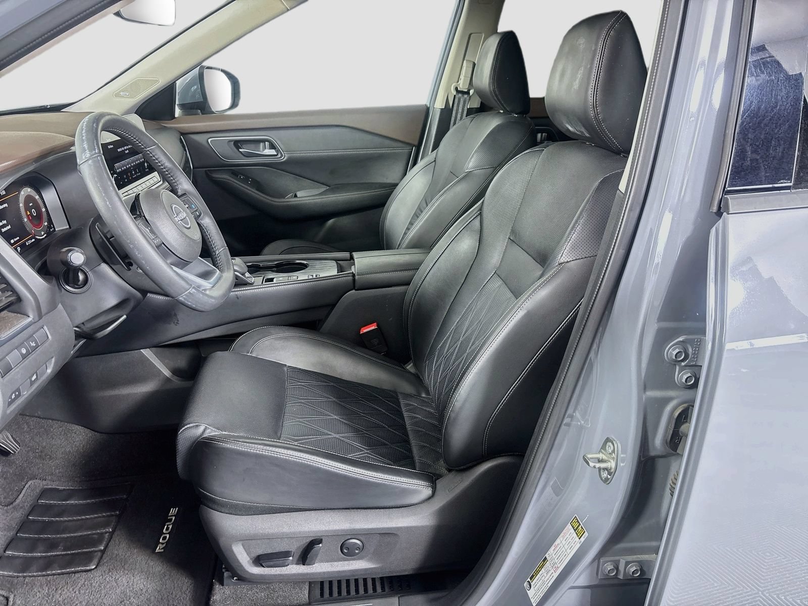 Used 2023 Nissan Rogue Platinum w/ Platinum Premium Package FWD image 22