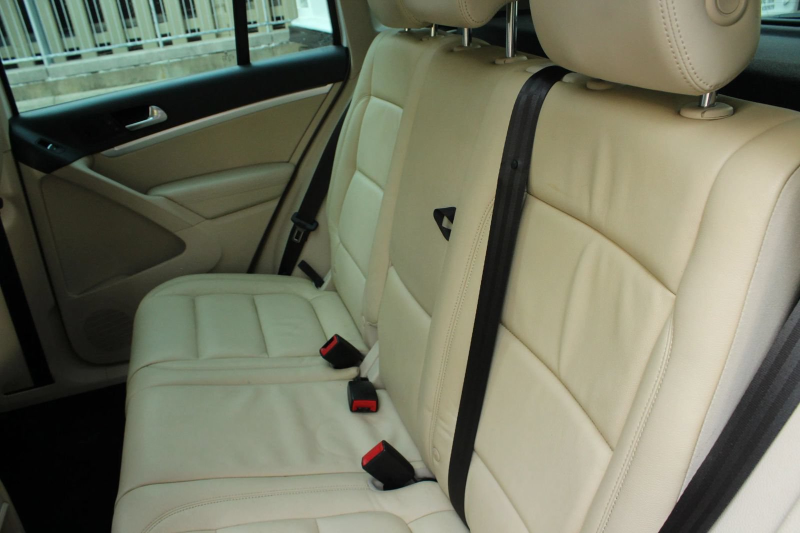 Used 2013 Volkswagen Tiguan SEL FWD image 22
