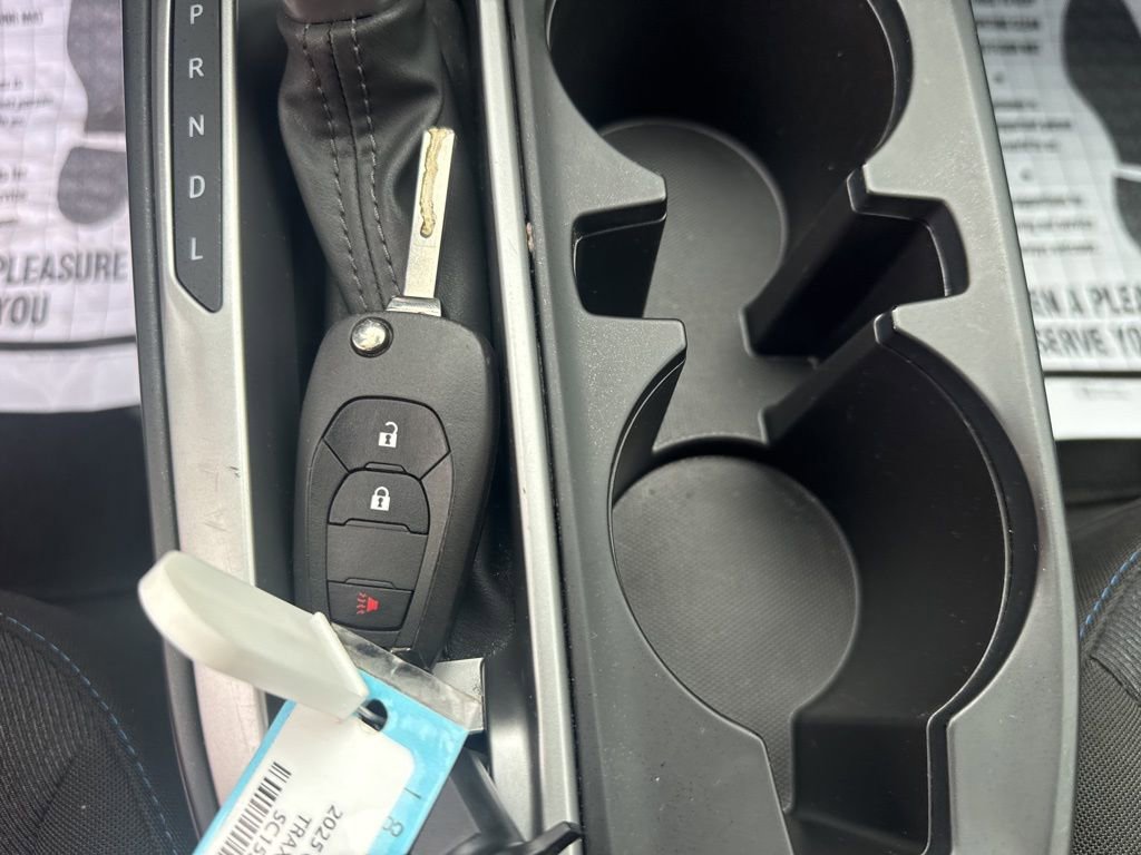 Used 2025 Chevrolet Trax LS image 36