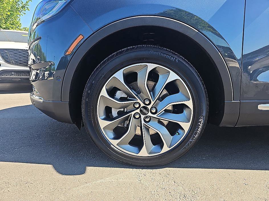 Used 2023 Lincoln Nautilus Reserve w/ Equipment Group 201A FWD image 9