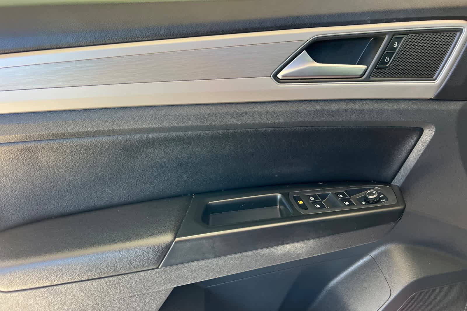 Used 2018 Volkswagen Atlas SE FWD image 12
