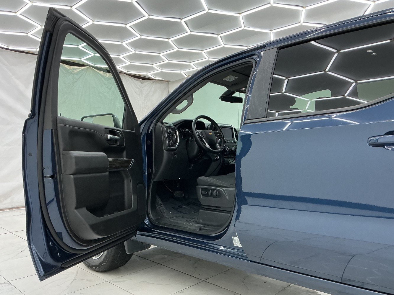 Used 2022 Chevrolet Silverado 1500 LT AWD/4WD image 16