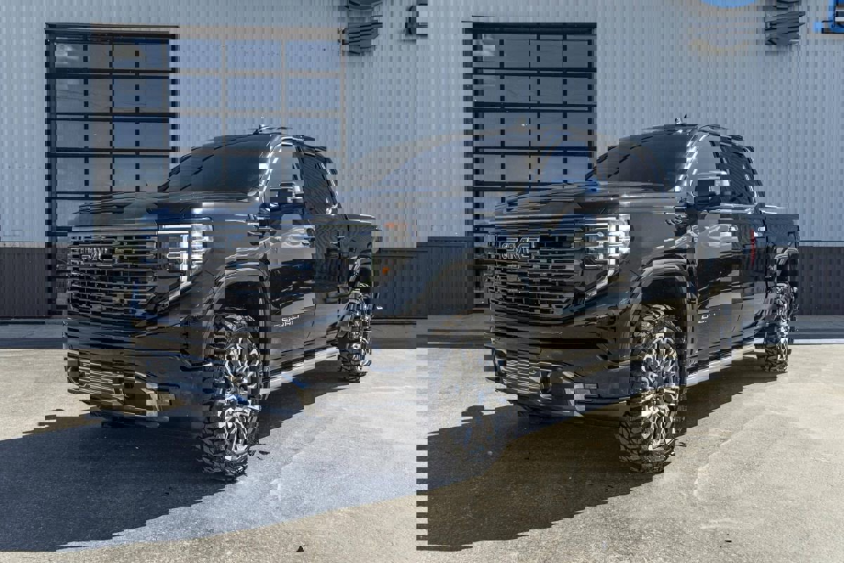 Used 2023 GMC Sierra 1500 Denali Ultimate image 1