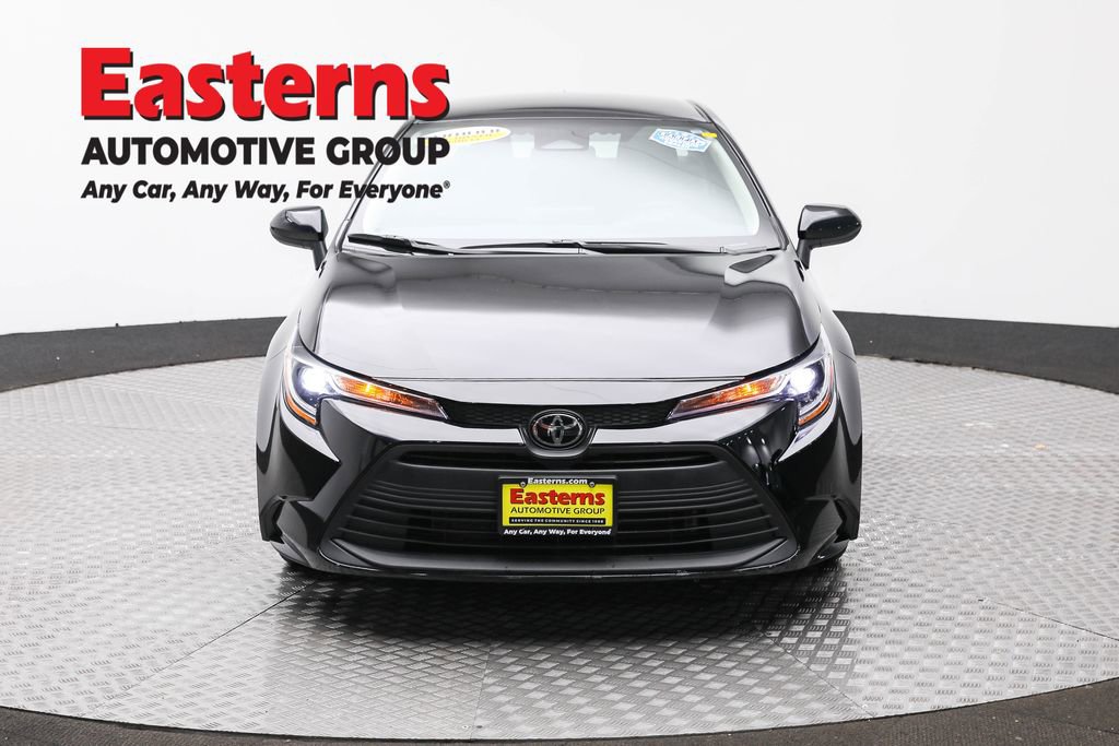 Used 2025 Toyota Corolla LE image 2