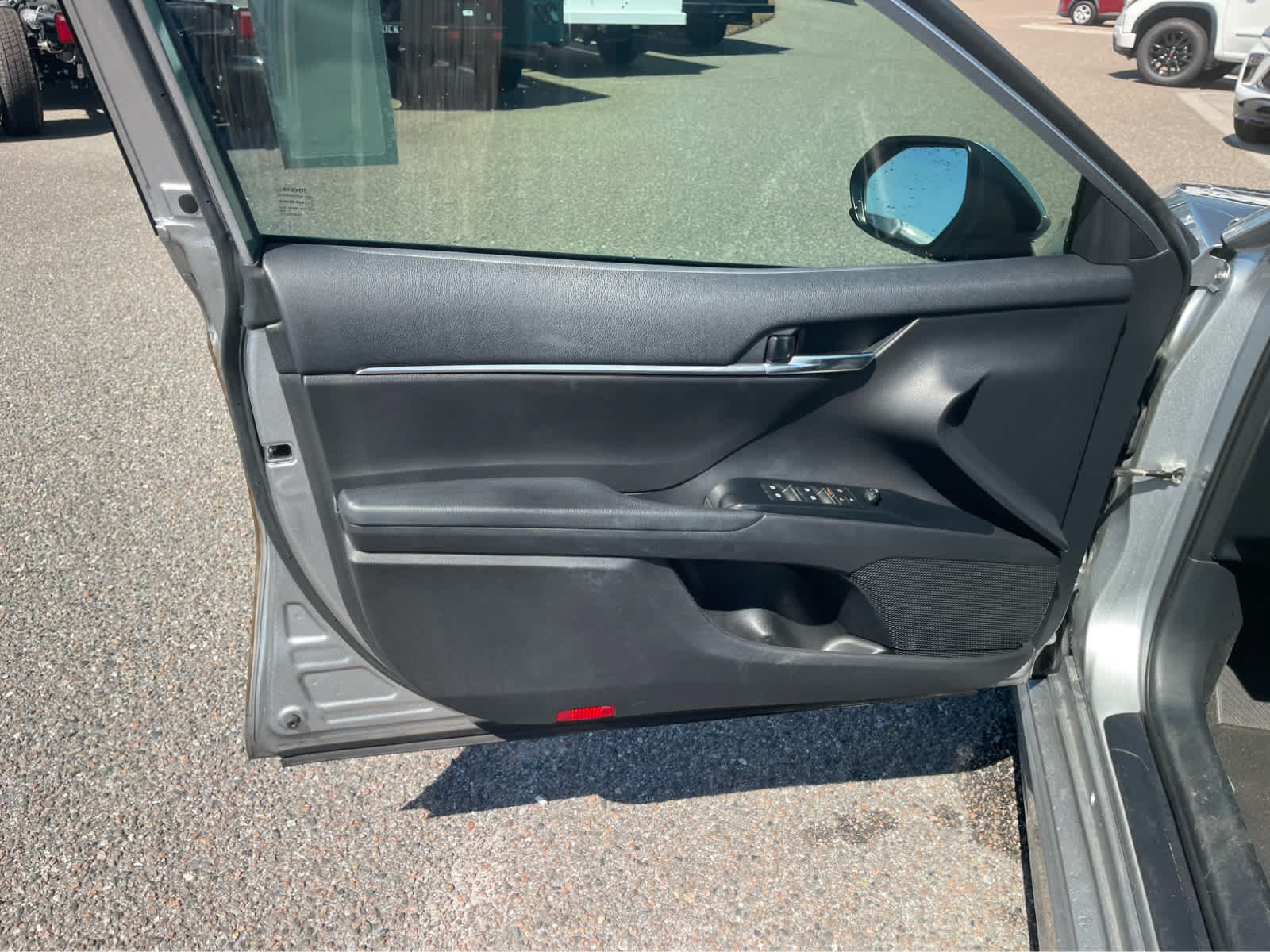 Used 2020 Toyota Camry SE FWD image 10