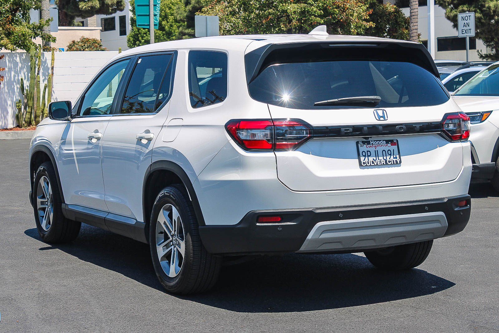 Used 2025 Honda Pilot EX-L image 7