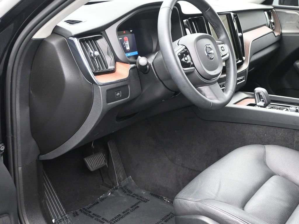 Used 2024 Volvo XC60 B5 Plus image 14