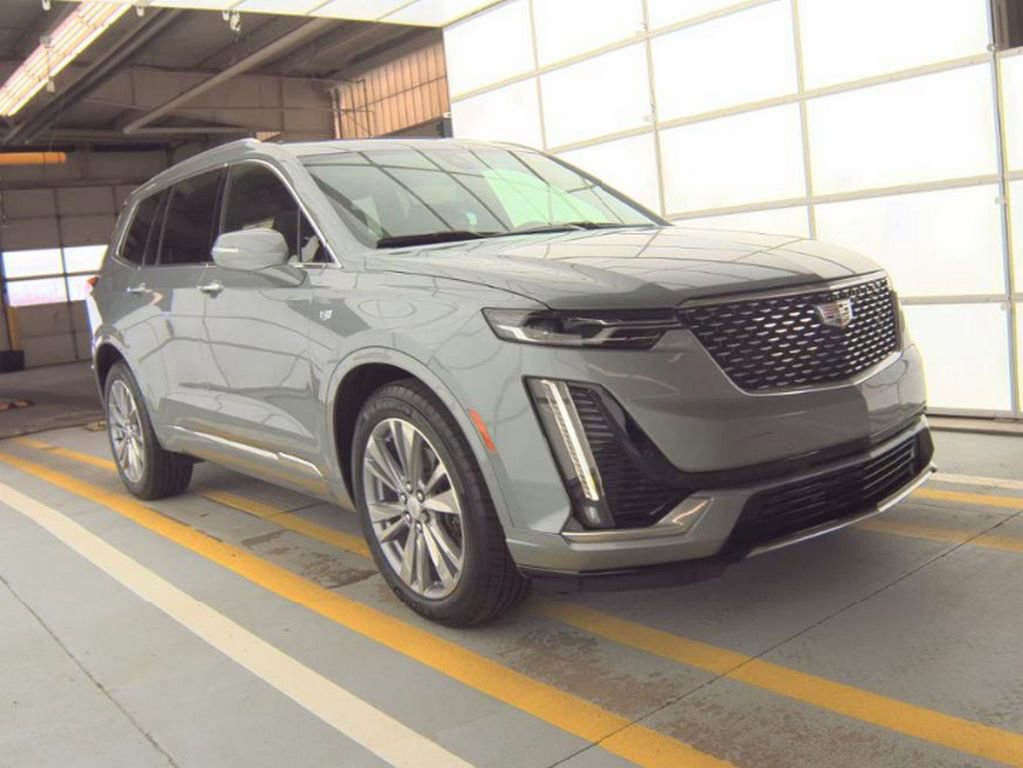 Used 2024 Cadillac XT6 Premium Luxury w/ LPO, Floor Liner Package AWD/4WD image 4