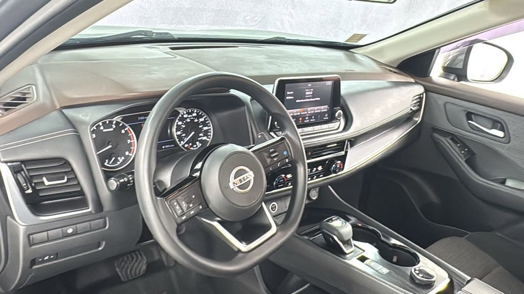 Used 2021 Nissan Rogue SV image 34