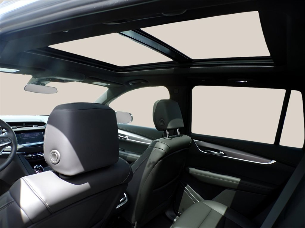 New 2025 Cadillac XT6 Luxury image 9