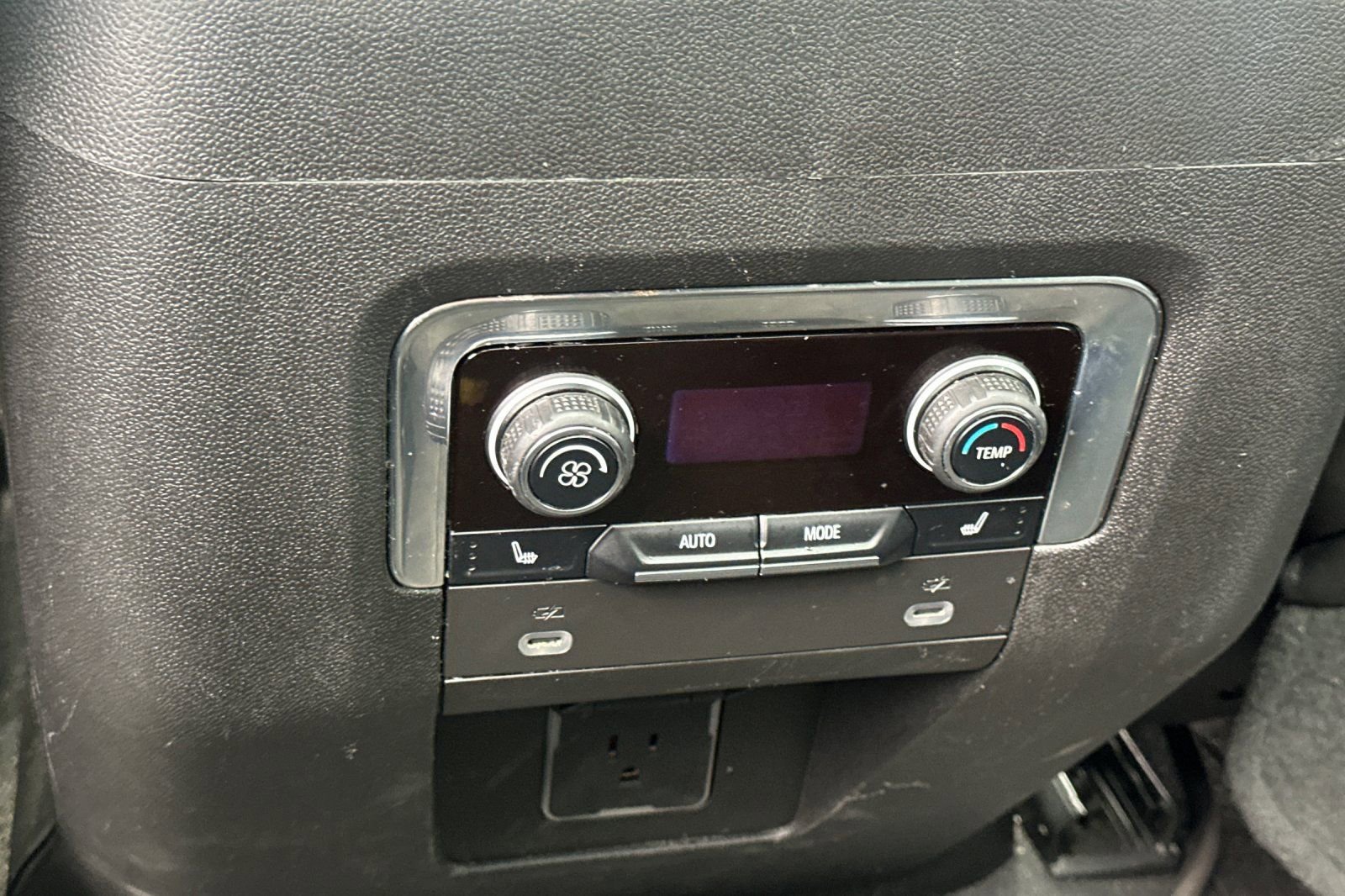 Used 2022 Chevrolet Tahoe Z71 w/ Luxury Package image 39