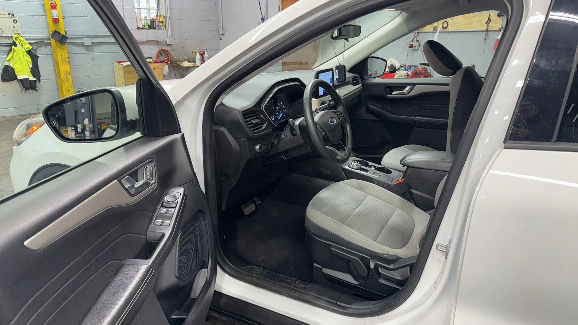 Used 2021 Ford Escape SE w/ Cold Weather Package AWD/4WD image 19