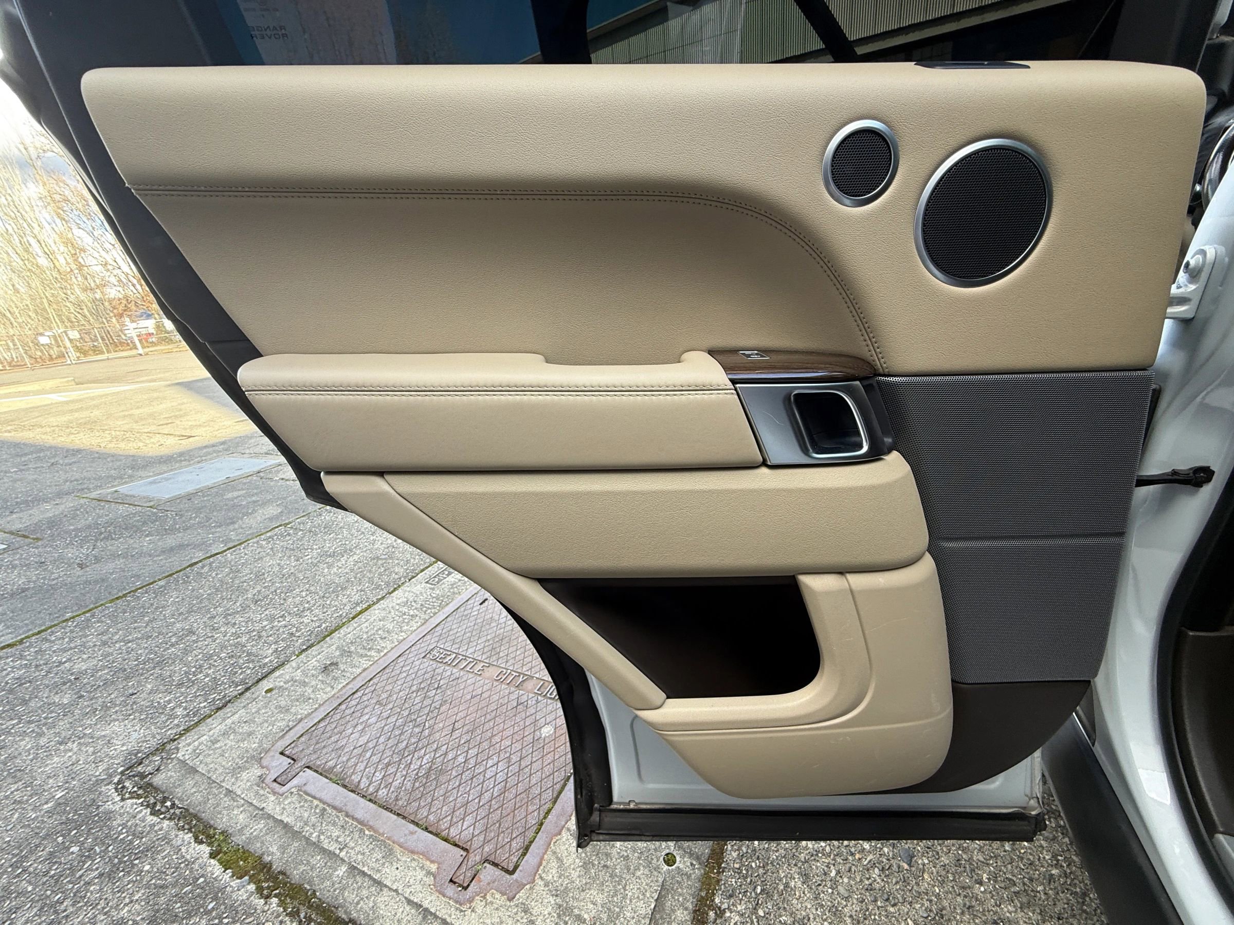 Used 2017 Land Rover Range Rover Sport HSE image 31