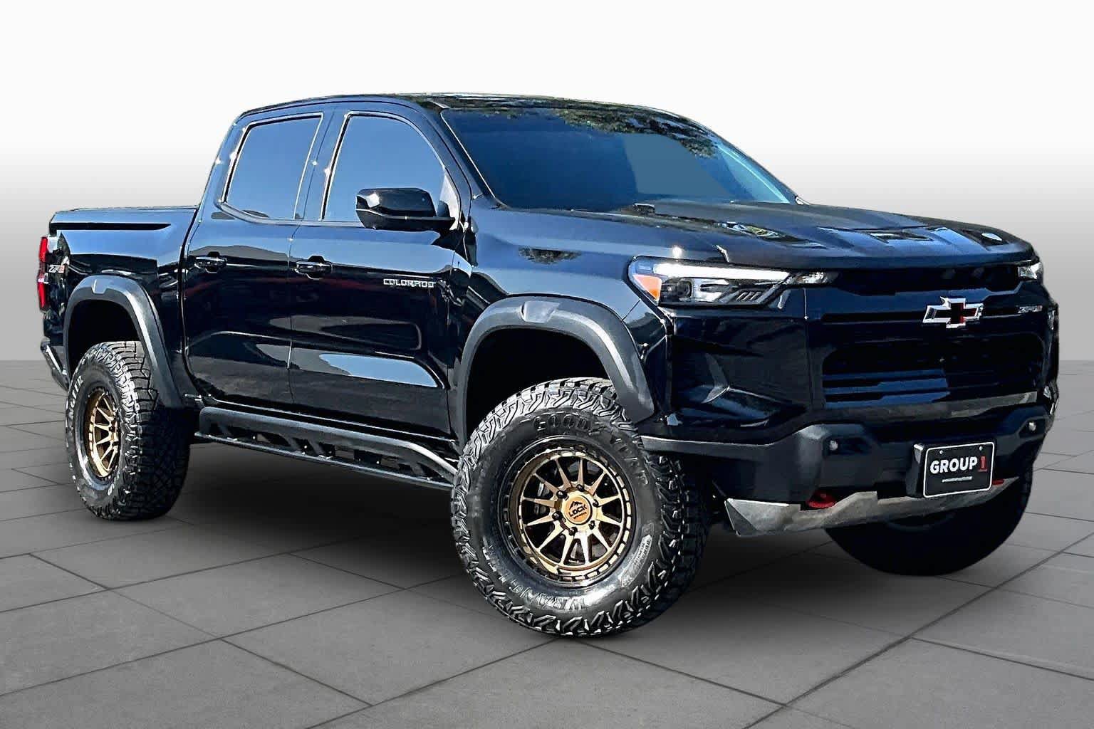 Used 2024 Chevrolet Colorado ZR2 w/ ZR2 Convenience Package III AWD/4WD image 3
