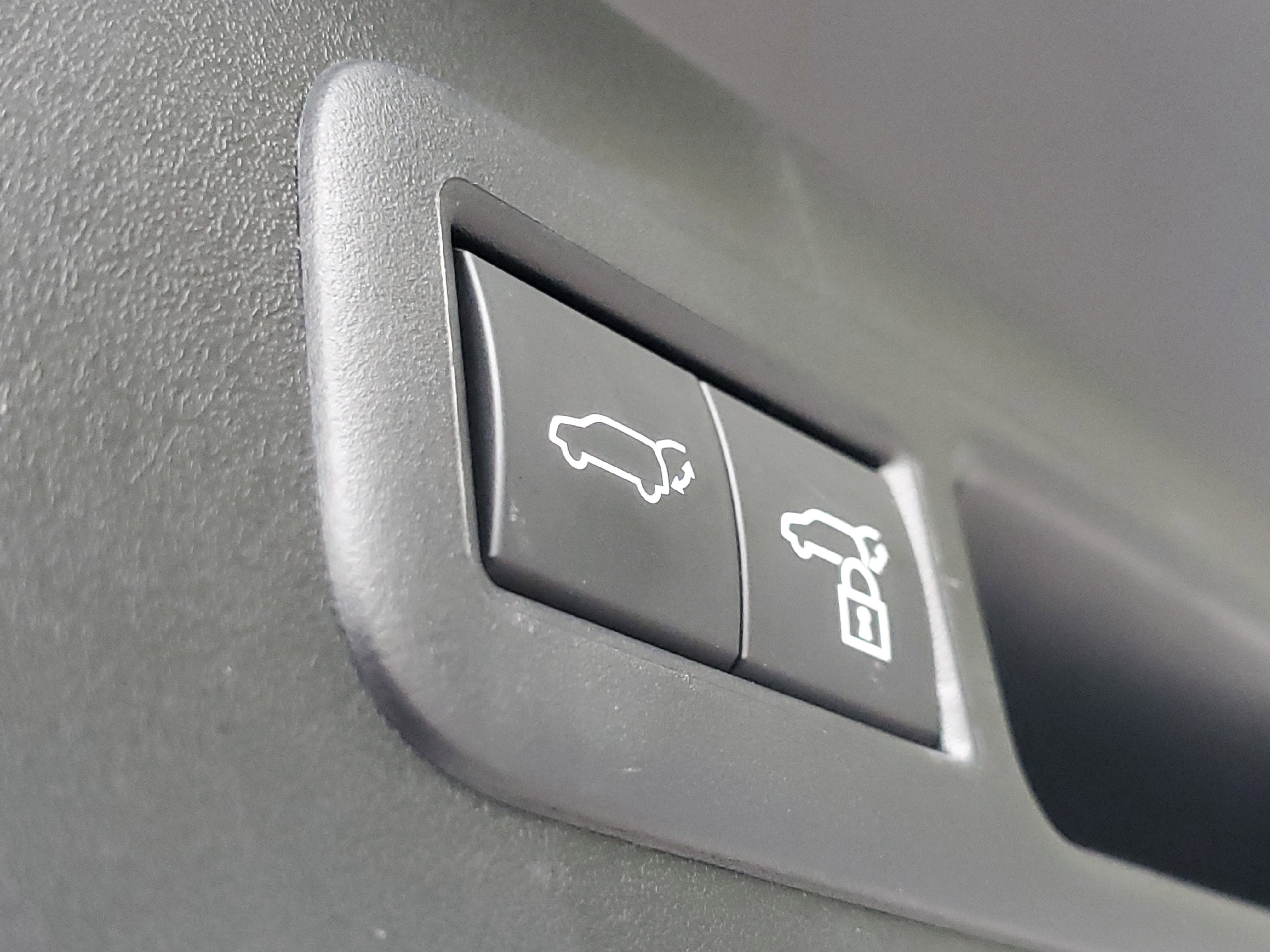 Used 2025 Lexus UX 300h FWD image 9