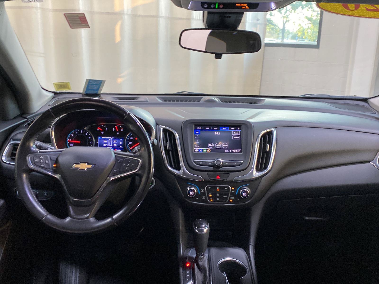 Used 2020 Chevrolet Equinox LT w/ Driver Convenience Package FWD image 4