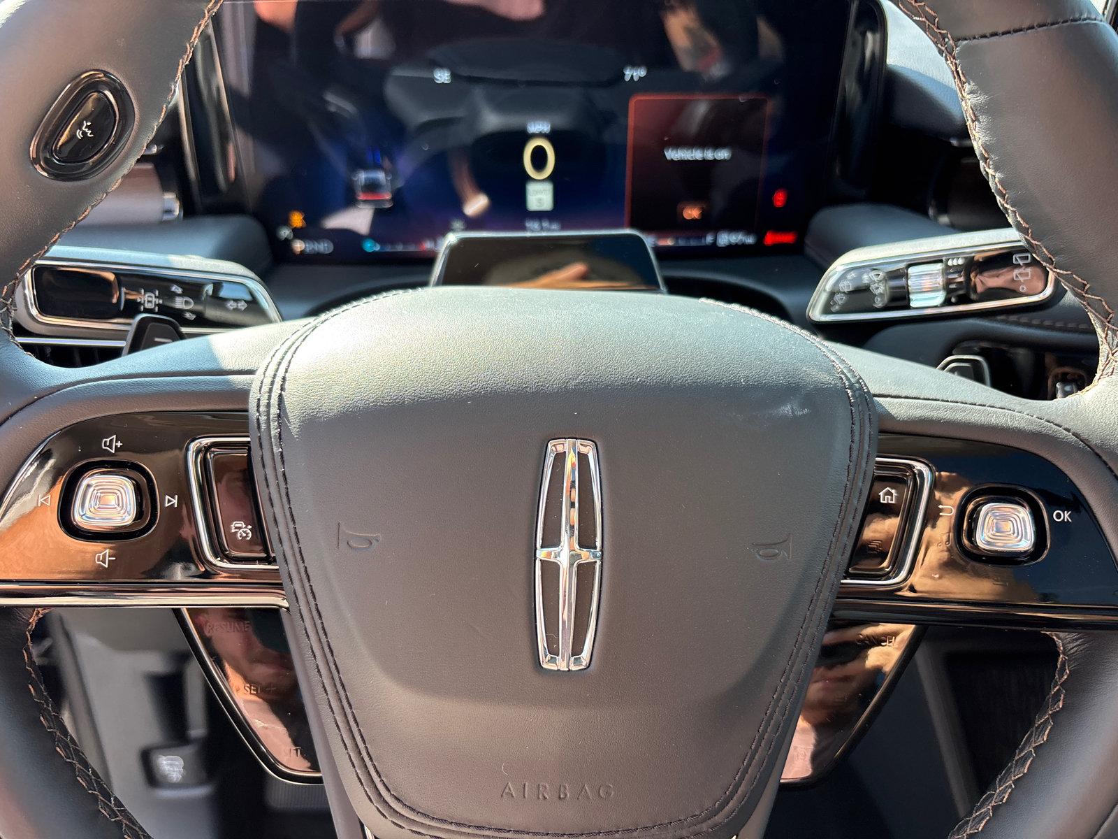 New 2026 Lincoln Aviator Reserve w/ Jet Appearance Package AWD/4WD image 16