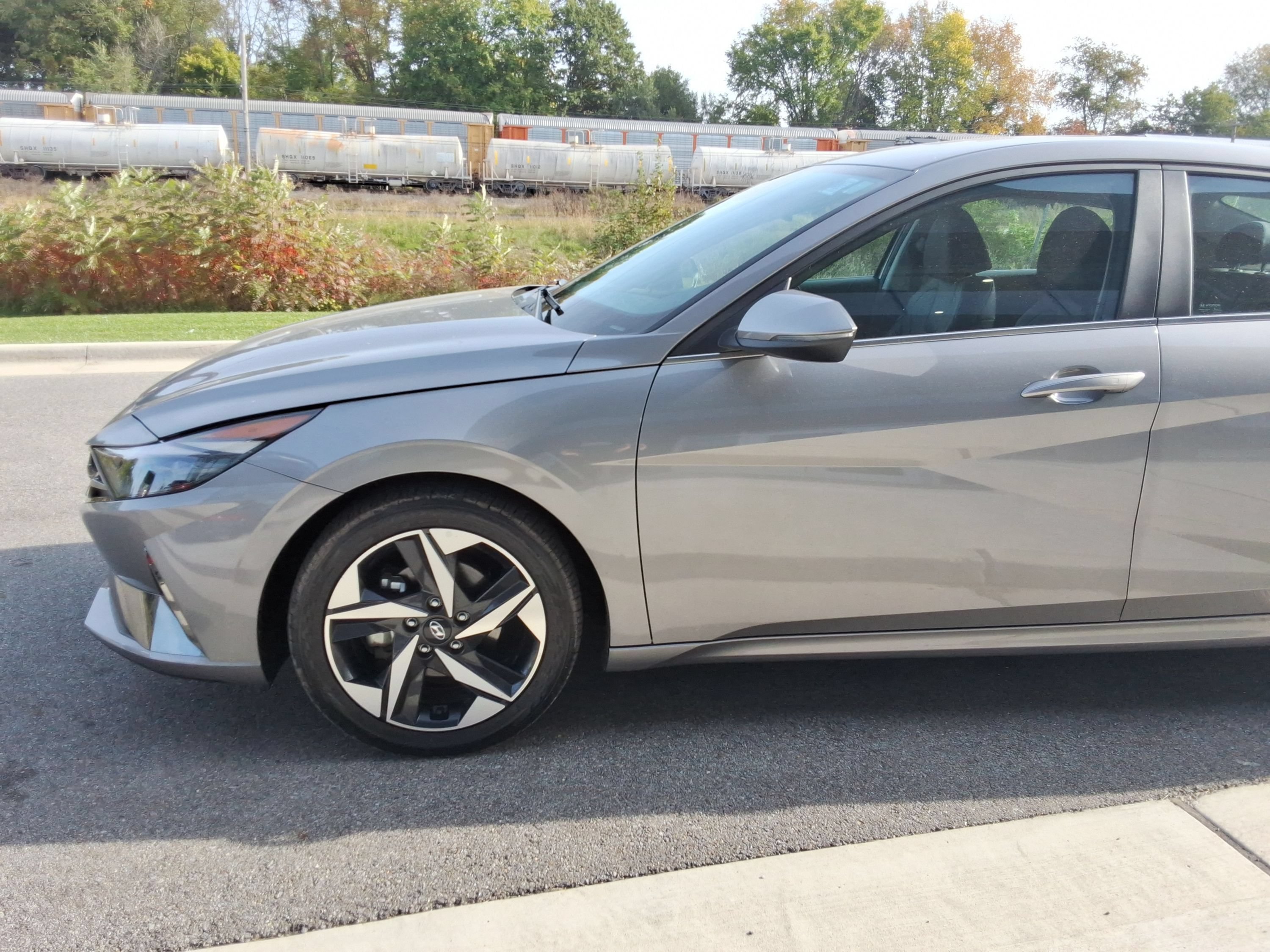 Used 2023 Hyundai Elantra Limited FWD image 8