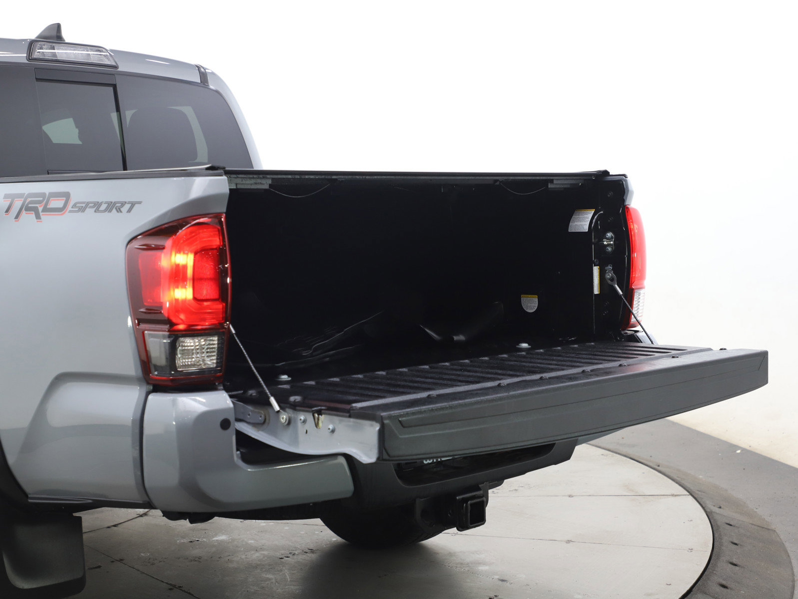 Used 2019 Toyota Tacoma TRD Sport w/ Technology Package image 9