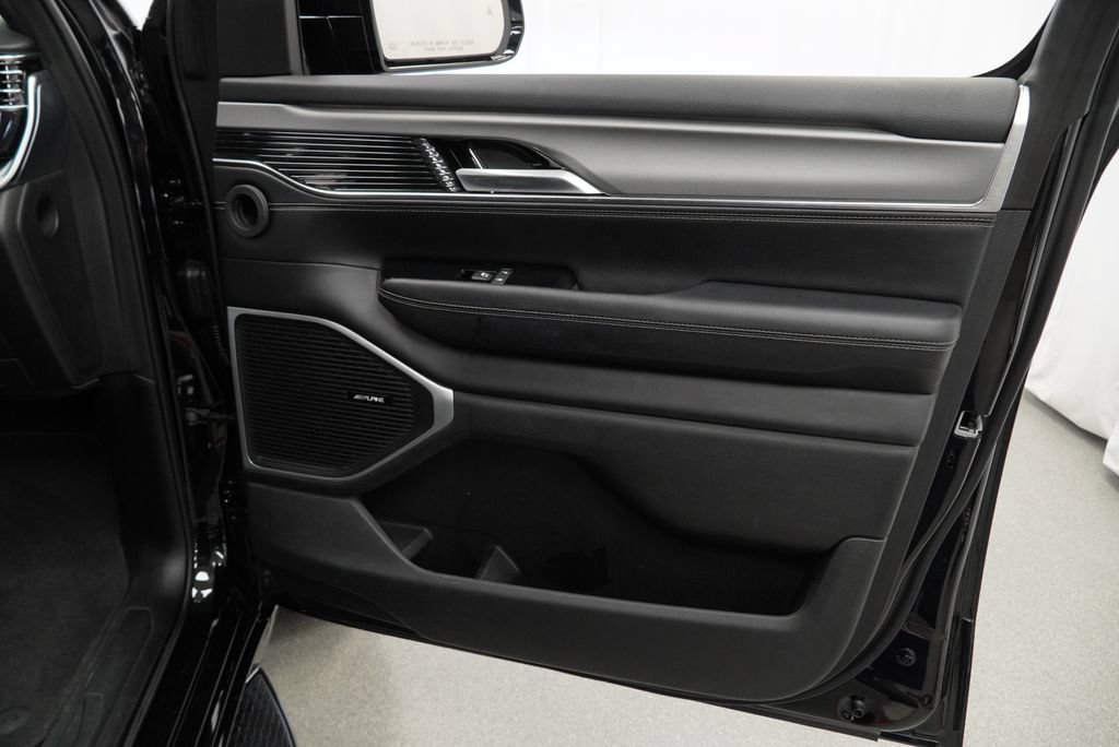 Used 2024 Jeep Wagoneer L Series II AWD/4WD image 33