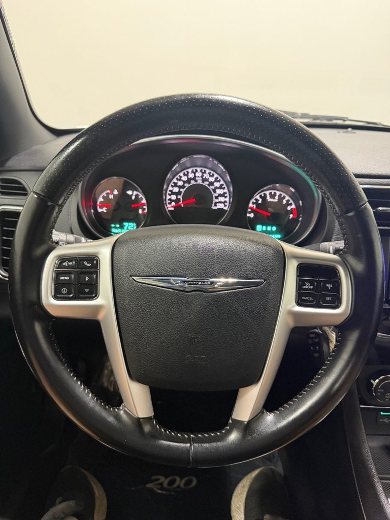 Used 2011 Chrysler 200 S FWD image 14