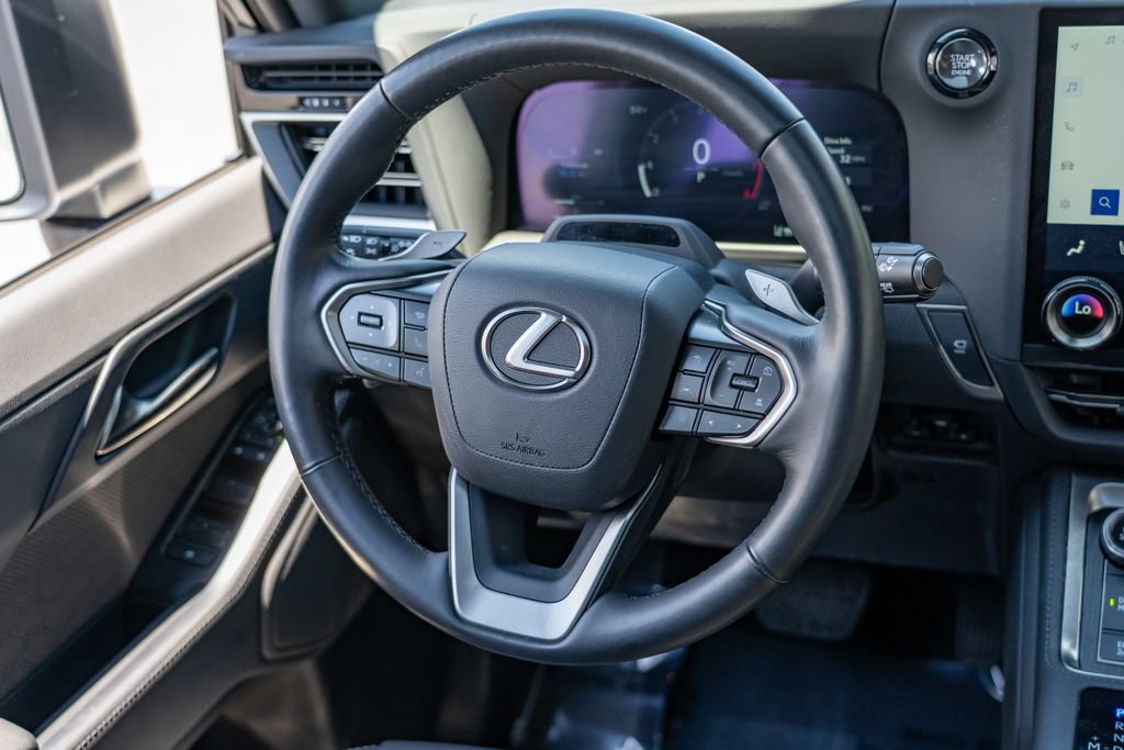 Used 2024 Lexus GX 550 w/ Accessory Package (2T) AWD/4WD image 22