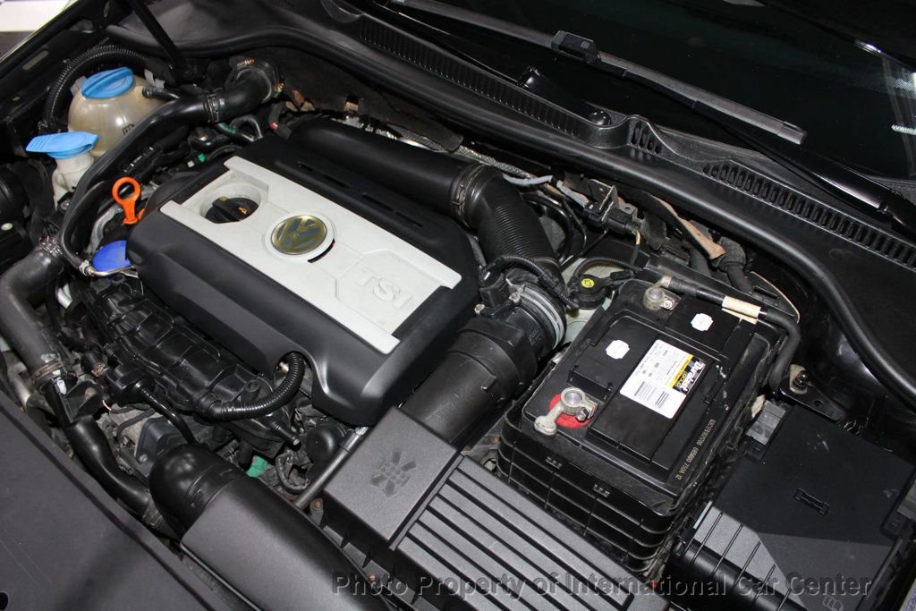 Used 2009 Volkswagen GTI 4-Door image 33