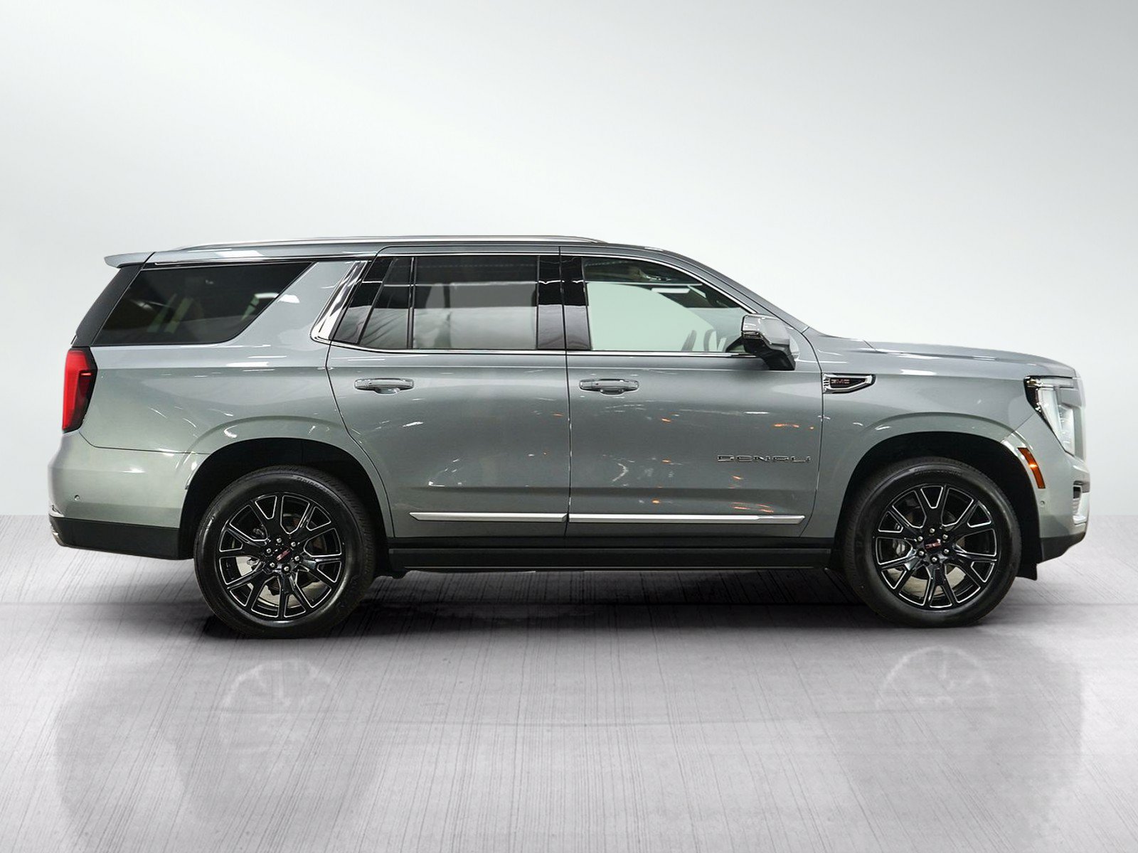 Used 2026 GMC Yukon Denali w/ Denali Reserve Package AWD/4WD image 6